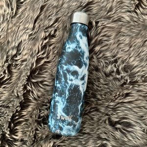 Swell blue marble bottle
